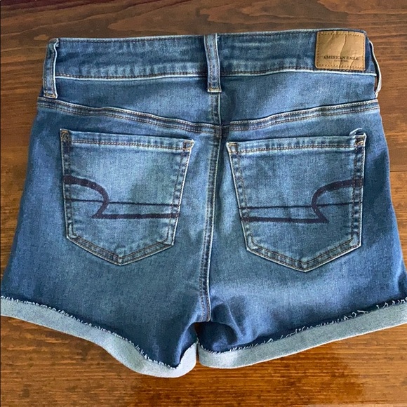 American Eagle Medium Wash Hi-Rise Shortie - Picture 5 of 7
